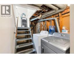 565 Baker St, Saanich, BC V8Z2H6 Photo 30