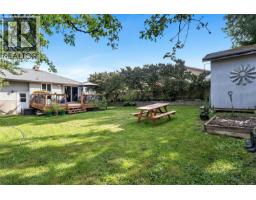 565 Baker St, Saanich, BC V8Z2H6 Photo 39