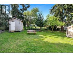 565 Baker St, Saanich, BC V8Z2H6 Photo 36
