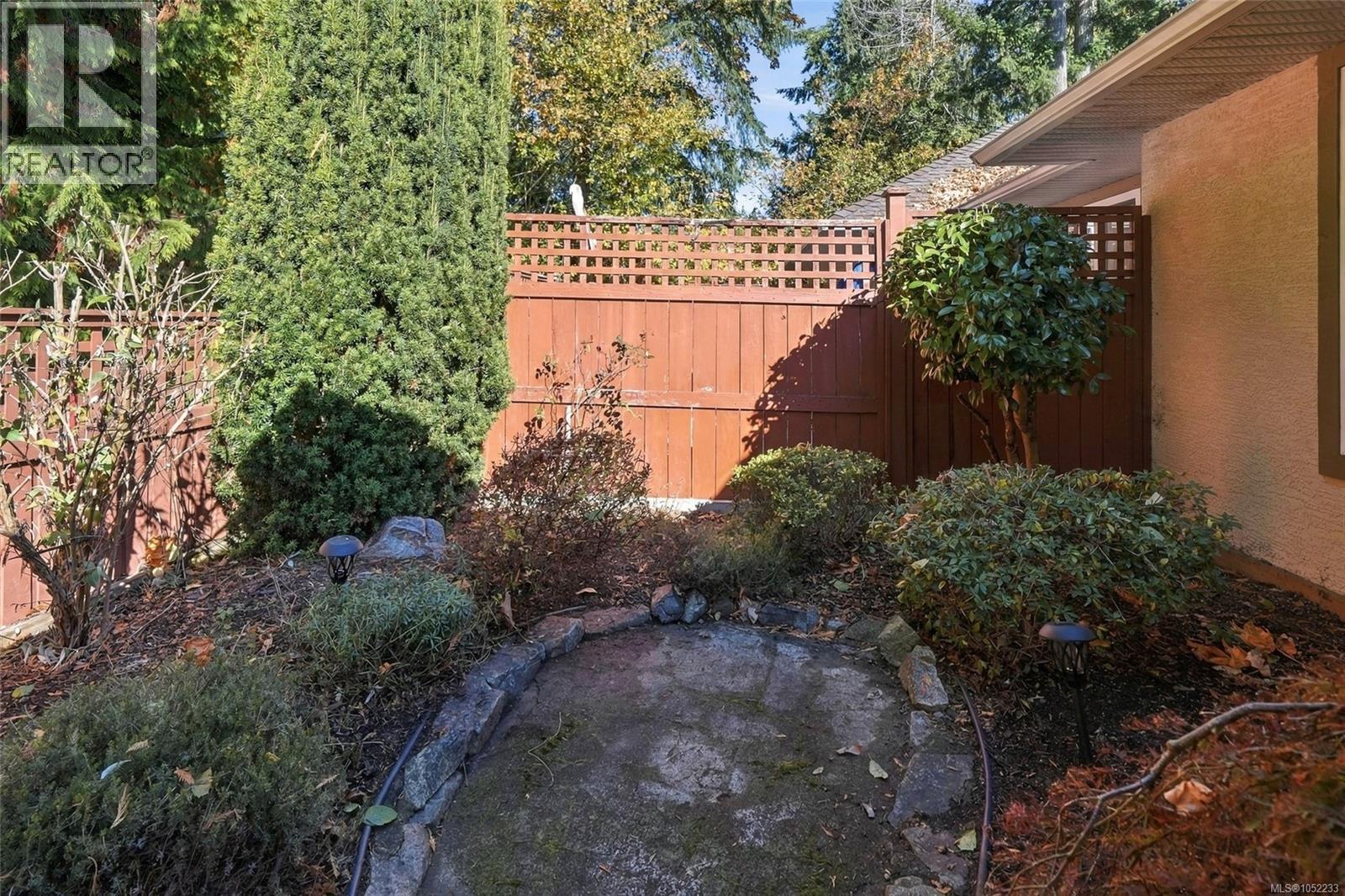 #9 850 Arbutus St - 28