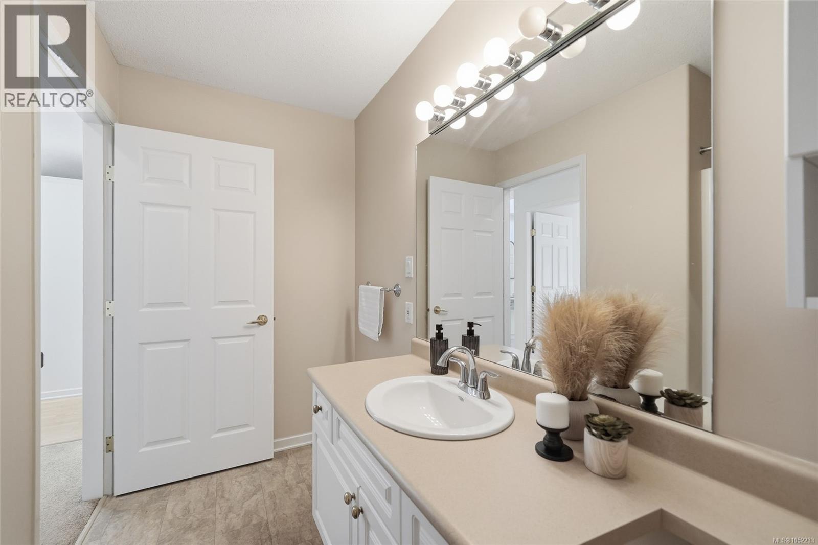 #9 850 Arbutus St - 20