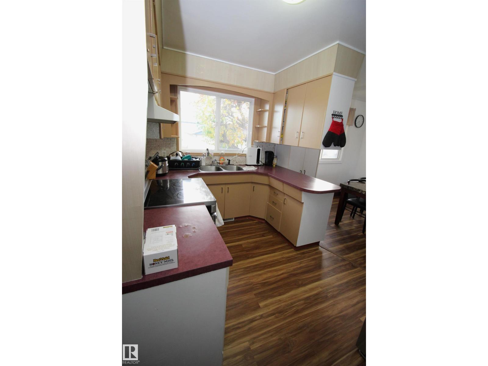 10711 102 ST, photo 38 of 74