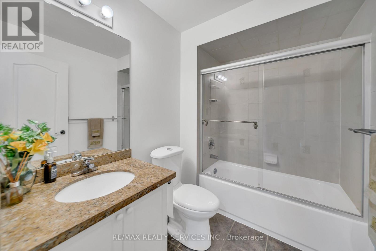82 Dunvegan Crescent — photo 35