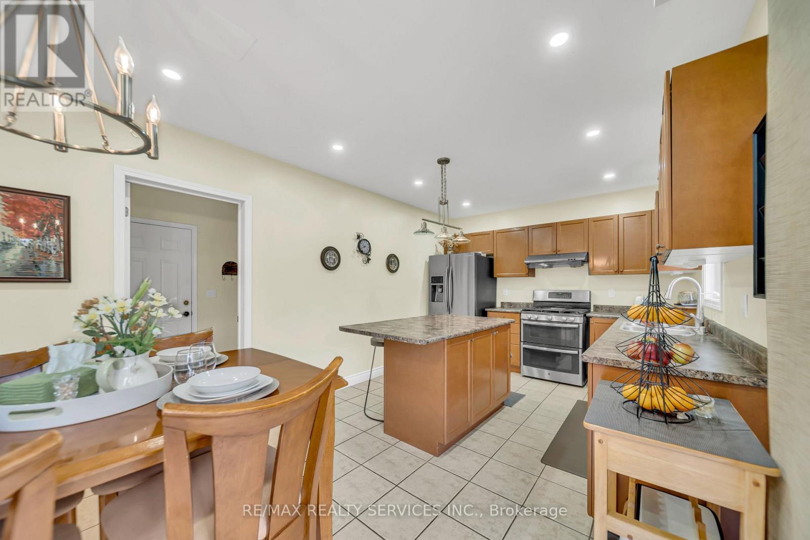 82 Dunvegan Crescent — photo 16