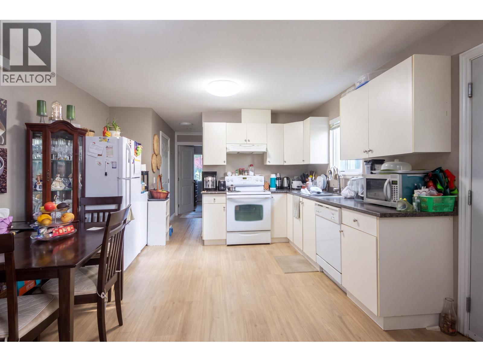 7 Bed, 5 Bath House for Sale in Coquitlam – 213 BERNATCHEY STREET, Coquitlam – MLS# R3176352 - Image 9