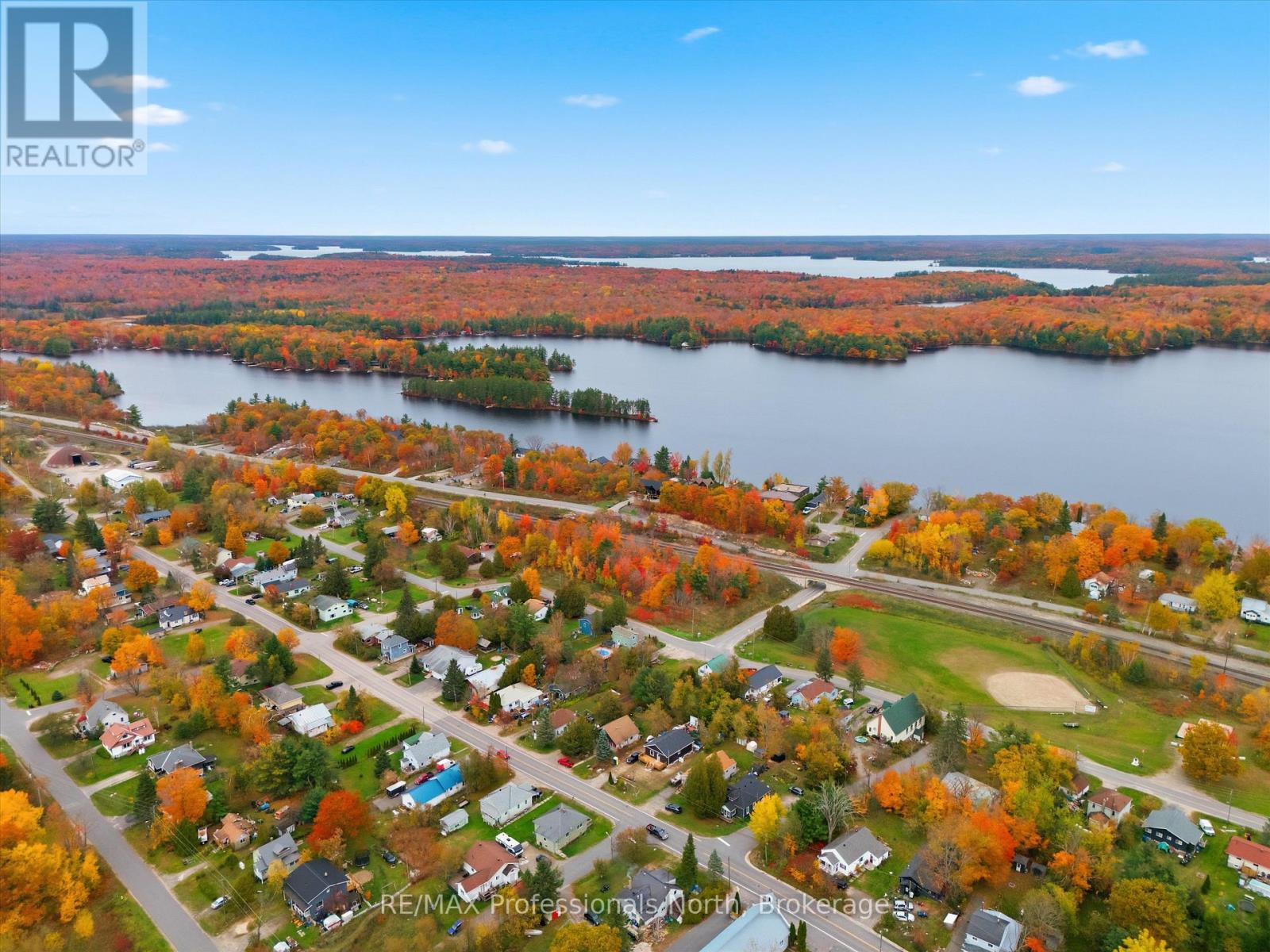 523 HIGH STREET, Georgian Bay (Freeman) — photo 2