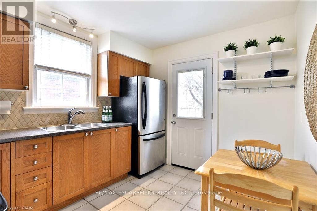 78 CAMERON Avenue South, Hamilton, ON photo 11