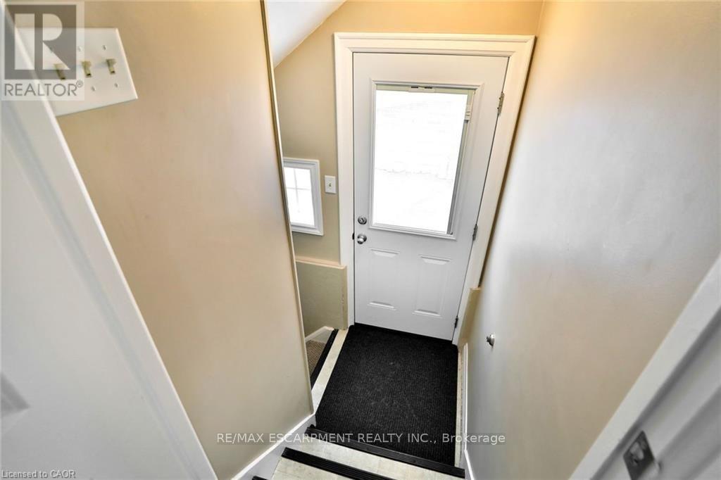78 CAMERON AVENUE S - 20