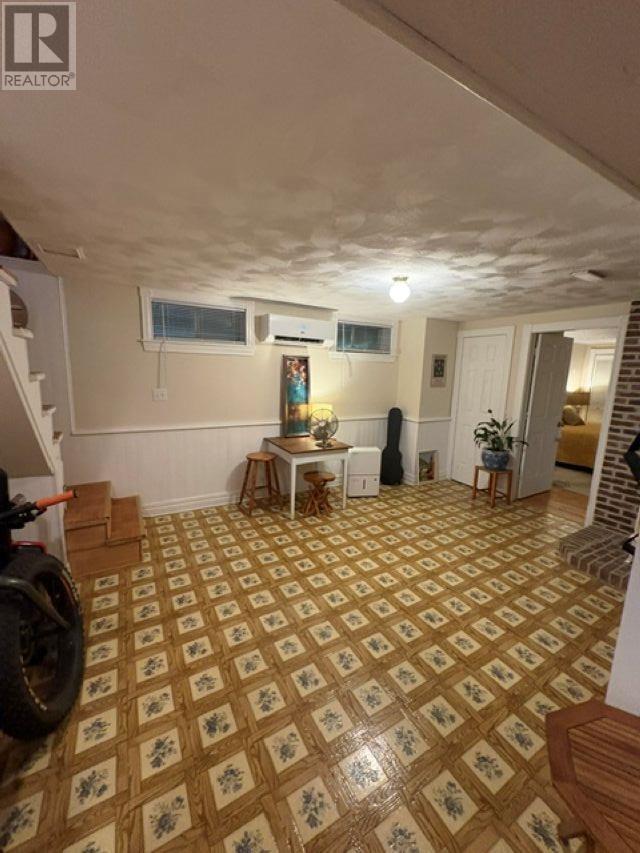 301 North Queen Elizabeth - 13