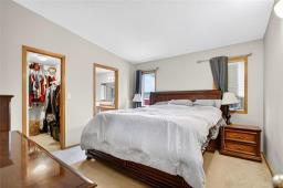 Bedroom - 27 Tilstone Bay, Winnipeg, MB R2N3N6 Photo 9