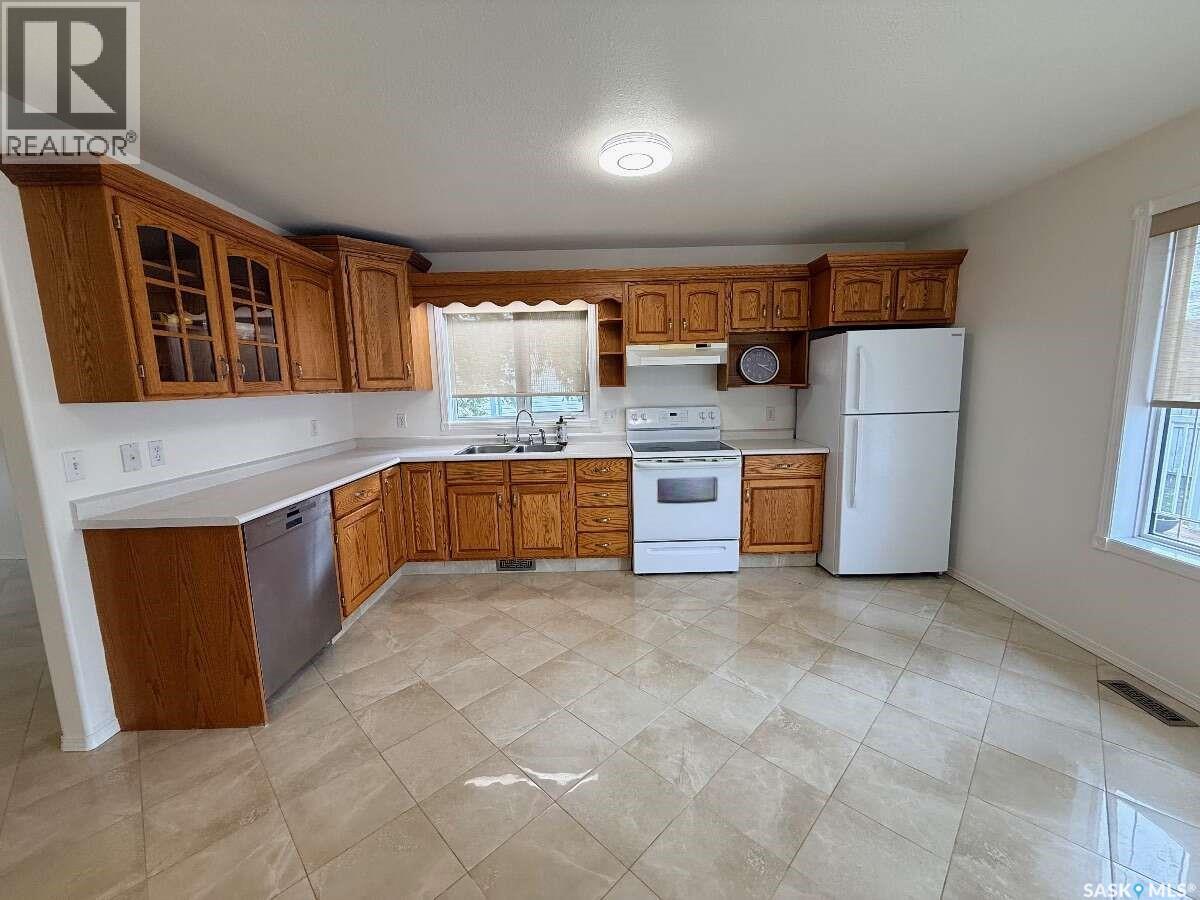 2606 42nd AVENUE, Lloydminster — photo 3