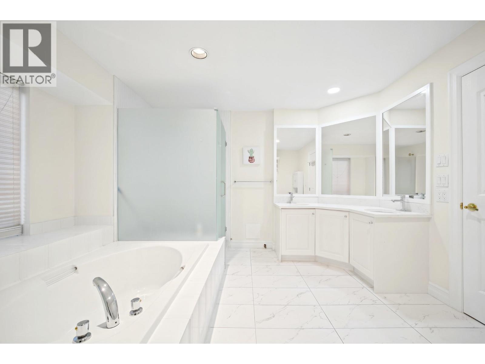 Photo of 2260 SICAMOUS AVENUE 22