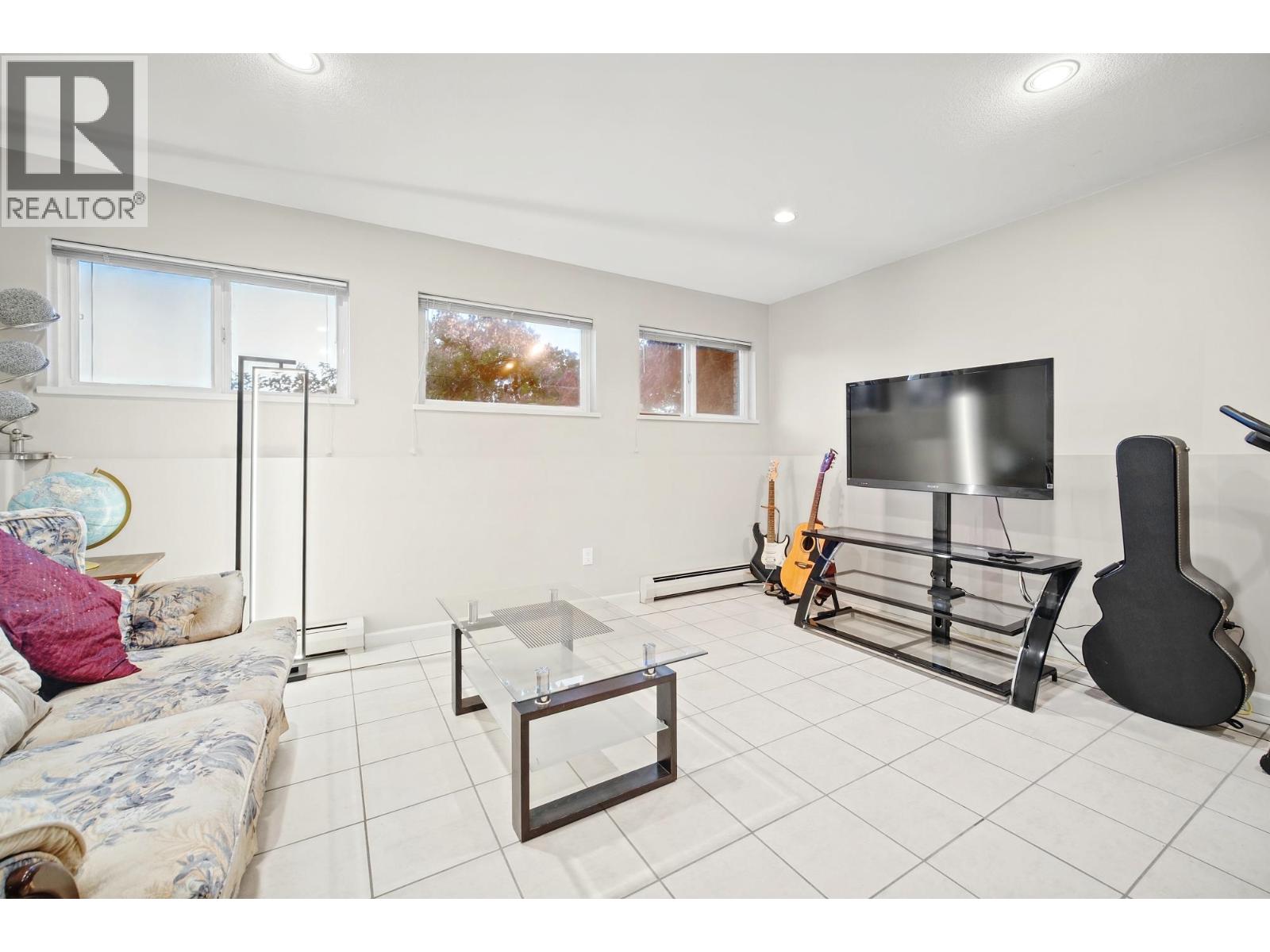 Photo of 2260 SICAMOUS AVENUE 31