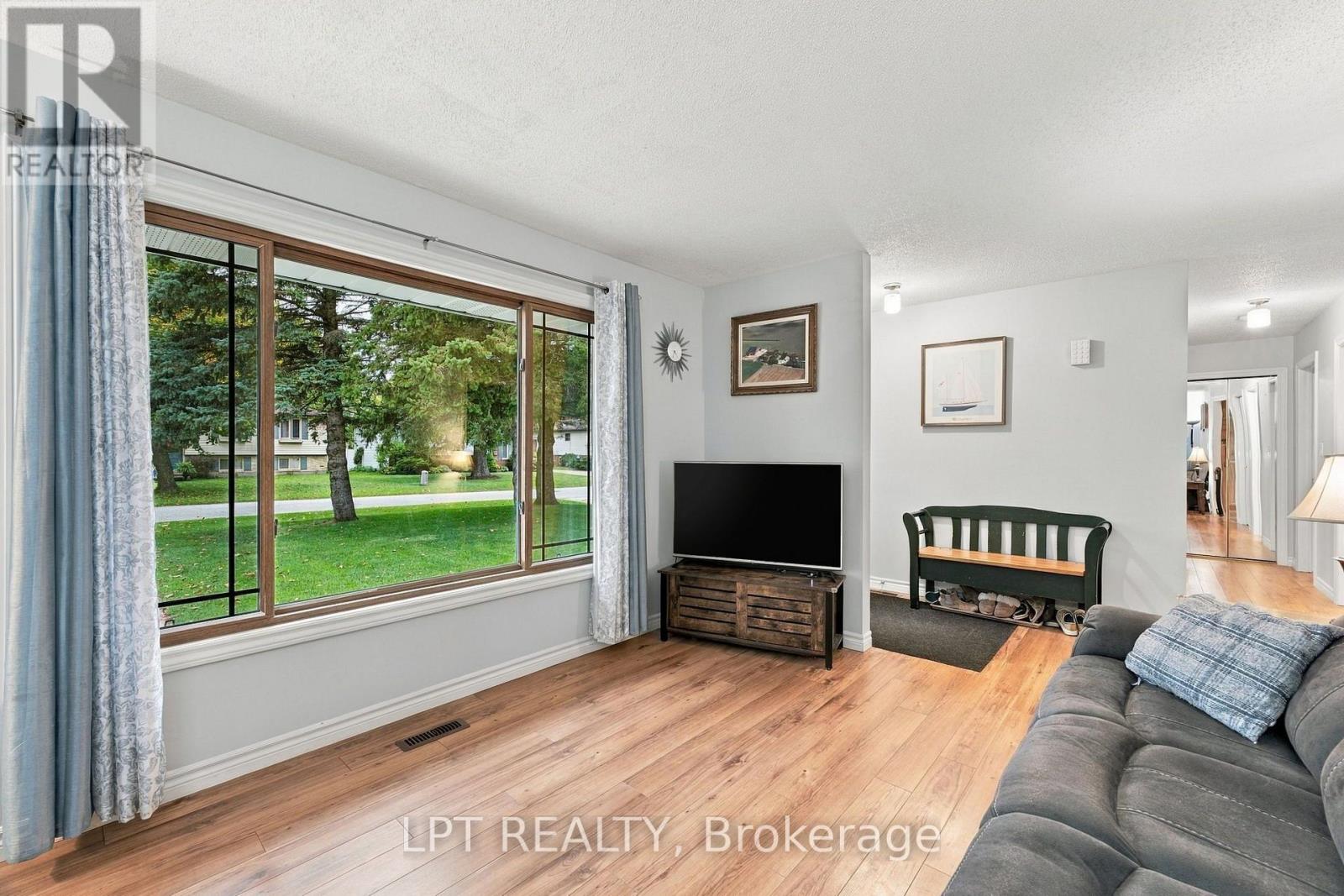 254 Victoria Street — photo 11