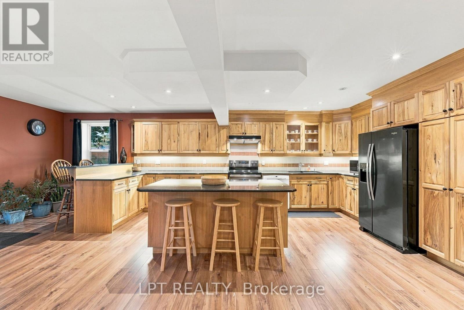 254 Victoria Street — photo 13