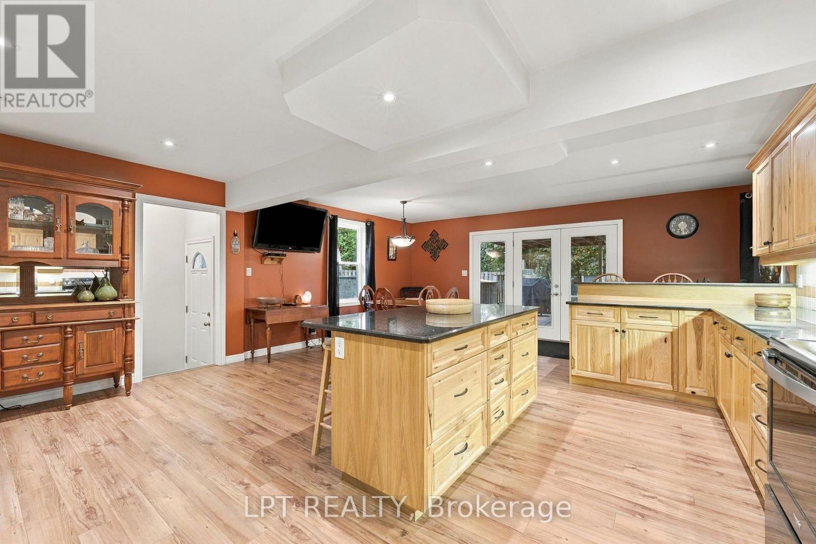254 Victoria Street — photo 15