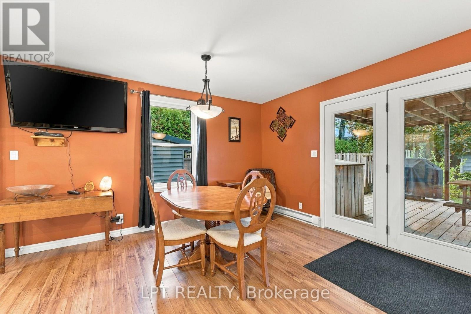 254 Victoria Street — photo 18