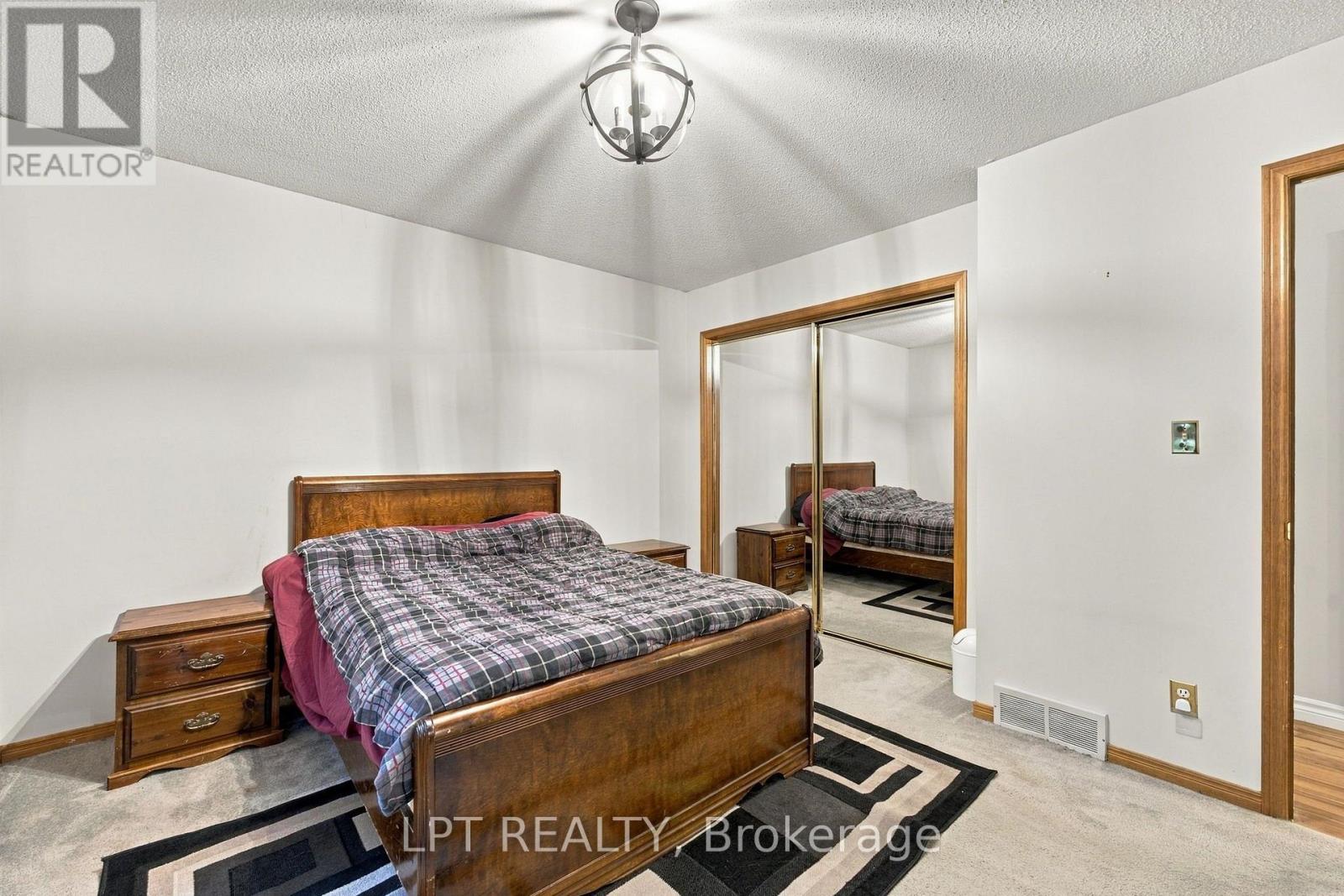 254 Victoria Street — photo 22