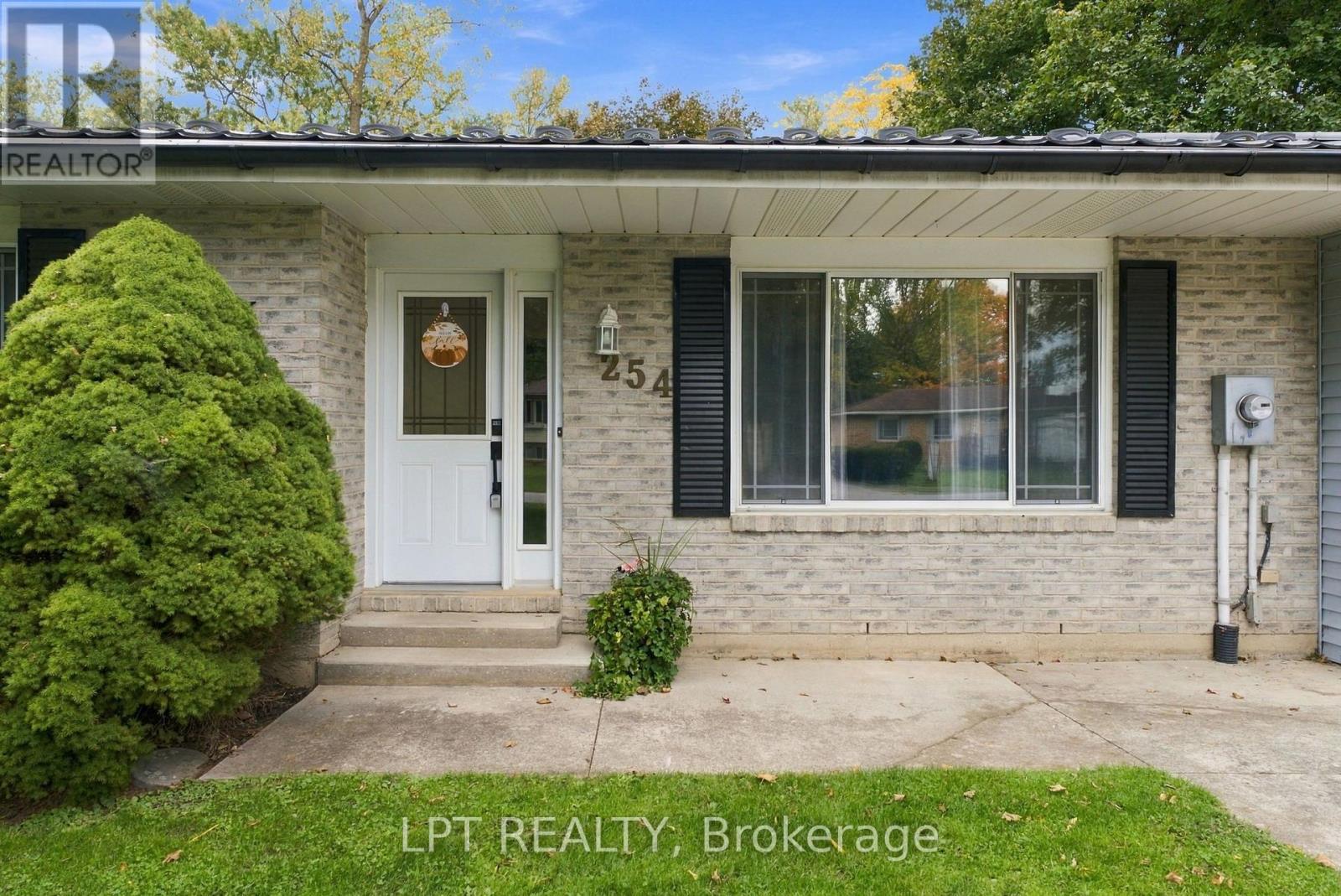 254 Victoria Street — photo 8