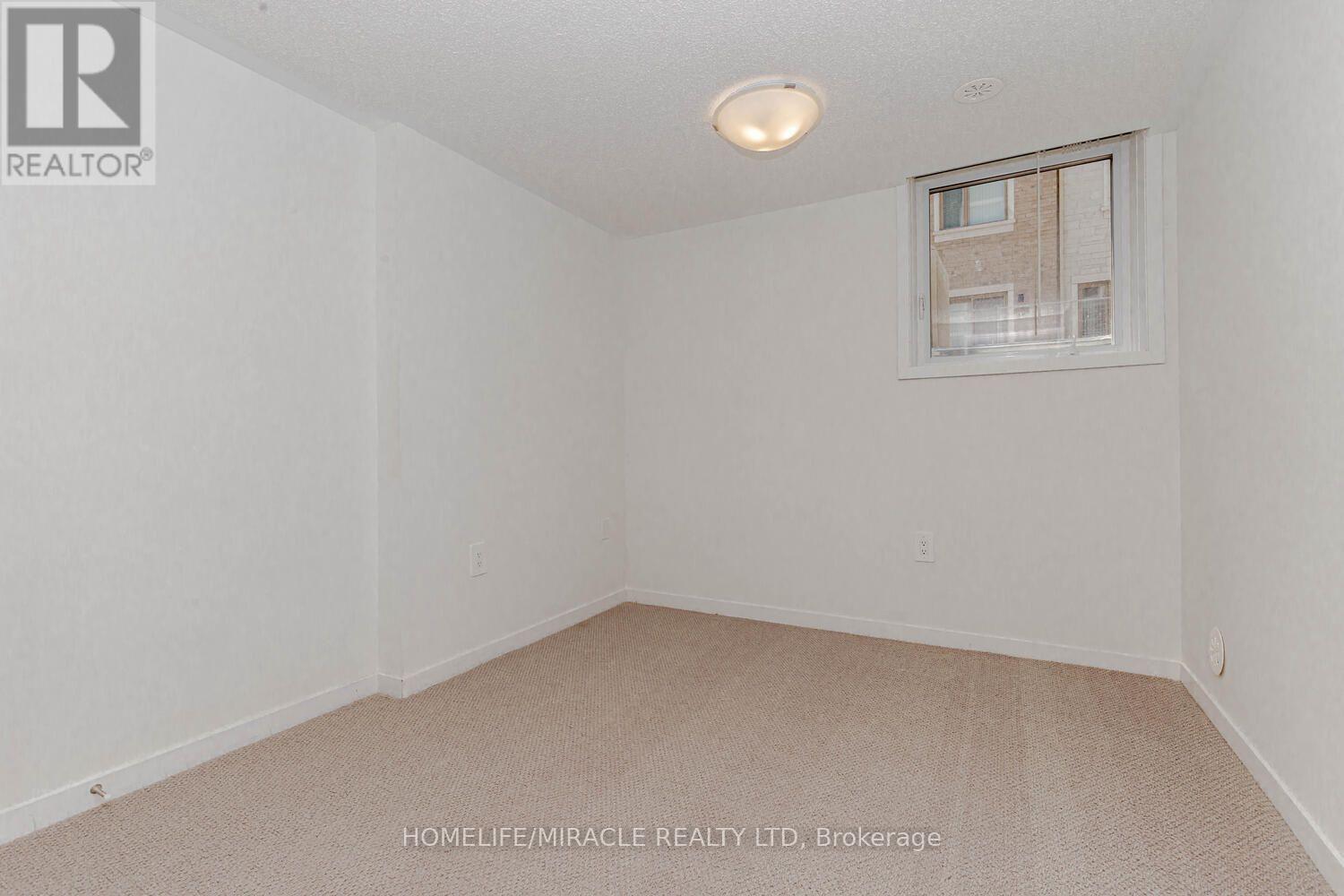 11 Honeycrisp Crescent — photo 17