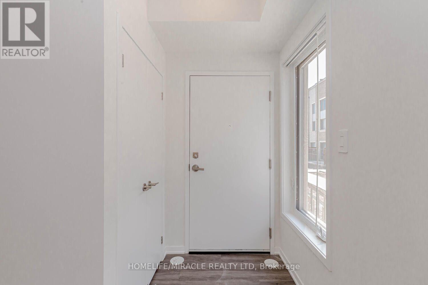 5 - 11 HONEYCRISP CRESCENT, Vaughan (Vaughan Corporate Centre) — photo 3