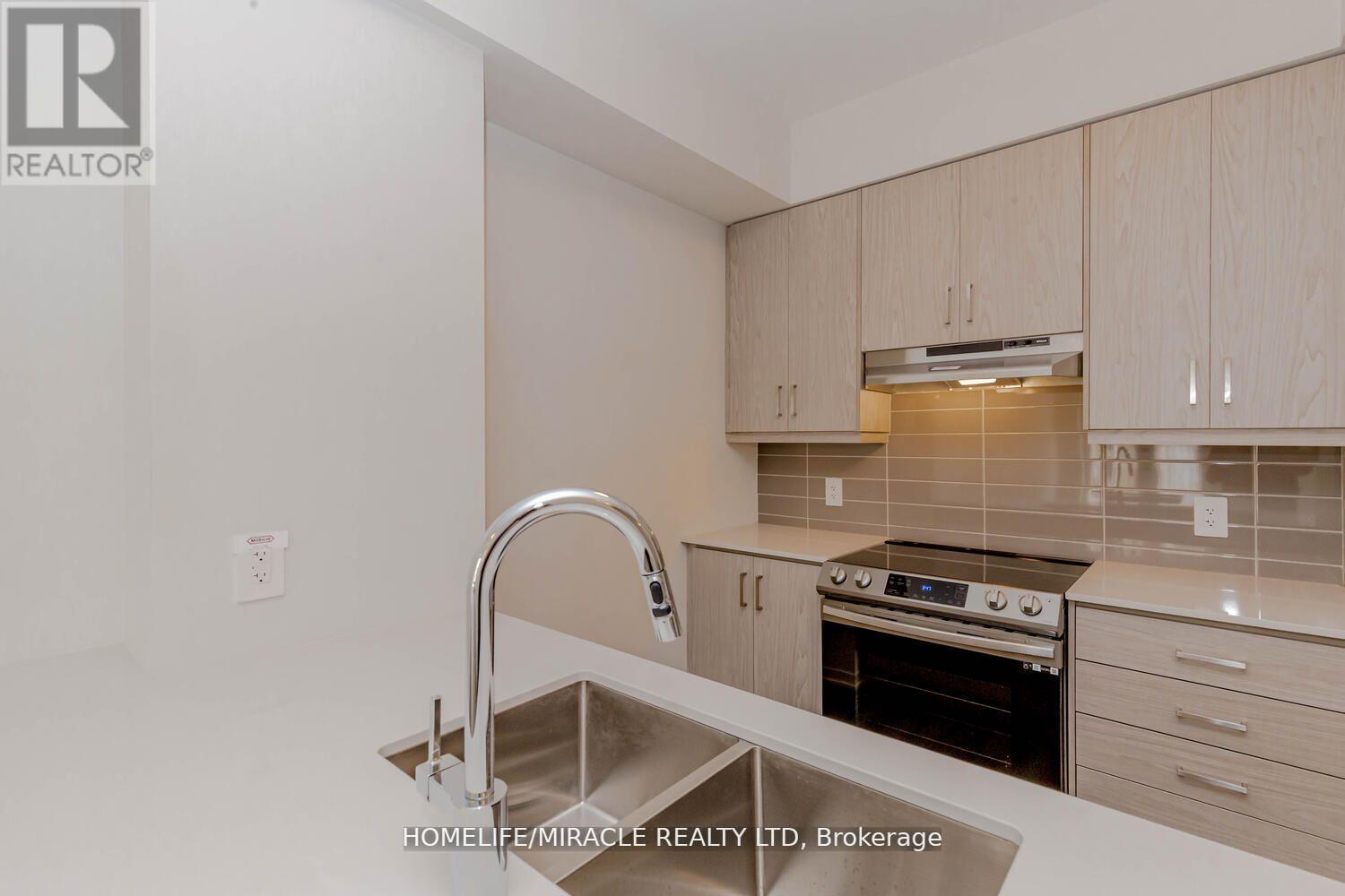 5 - 11 HONEYCRISP CRESCENT, Vaughan (Vaughan Corporate Centre) — photo 7