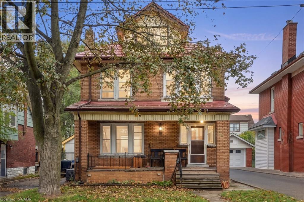 58 CONNAUGHT Avenue S - 1