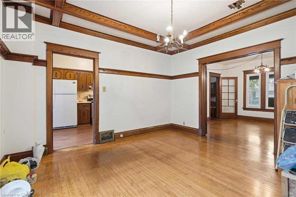 58 CONNAUGHT Avenue S - 12