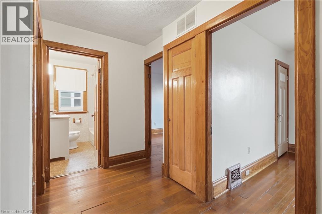58 CONNAUGHT Avenue S - 18