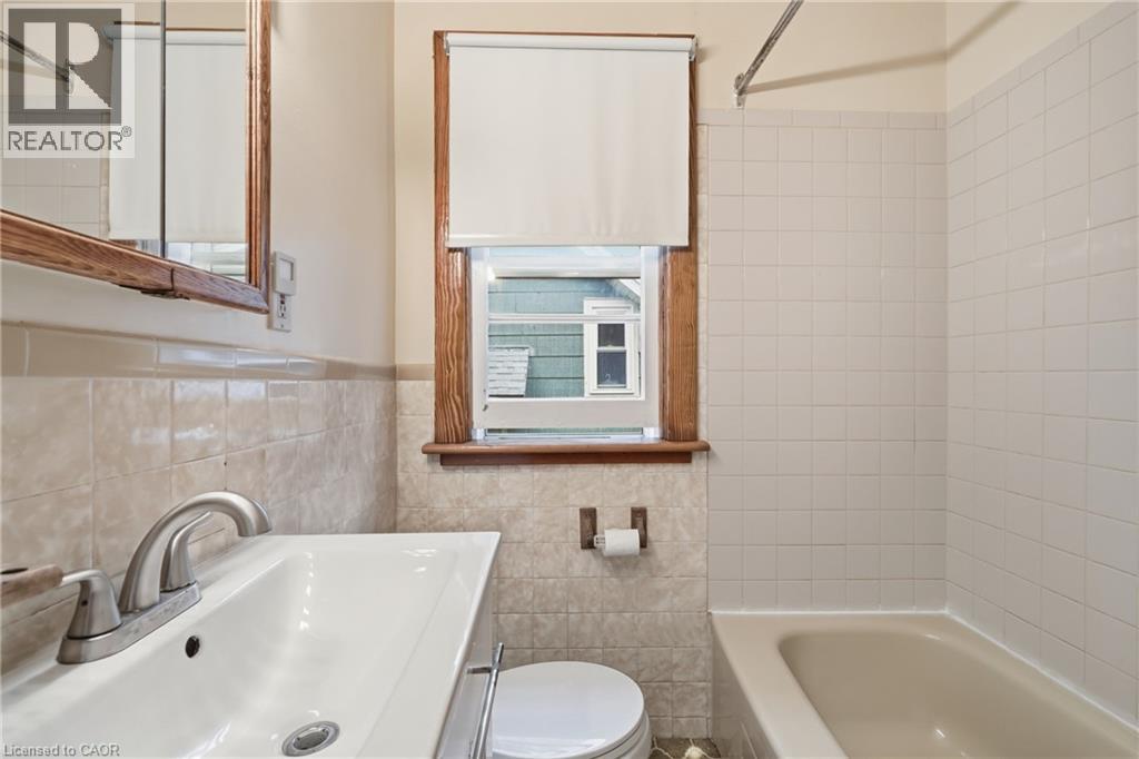 58 CONNAUGHT Avenue S - 19