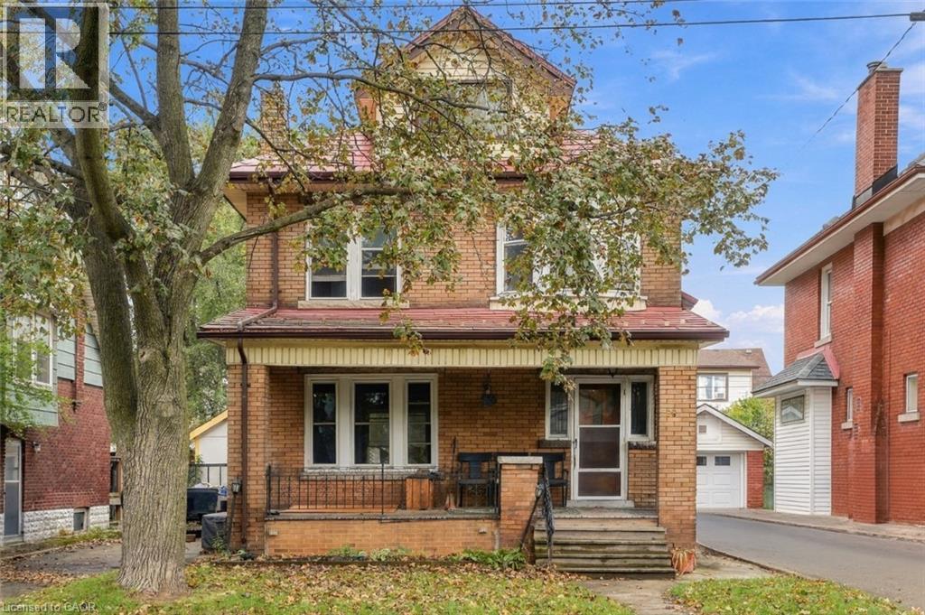 58 CONNAUGHT Avenue S - 2