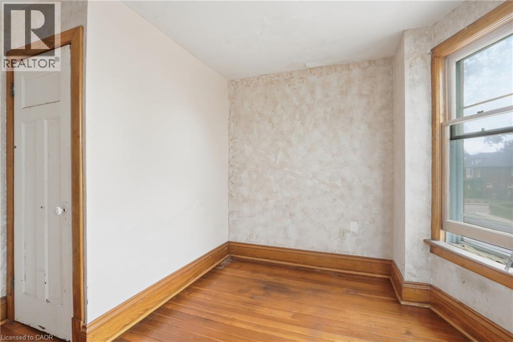 58 CONNAUGHT Avenue S - 31