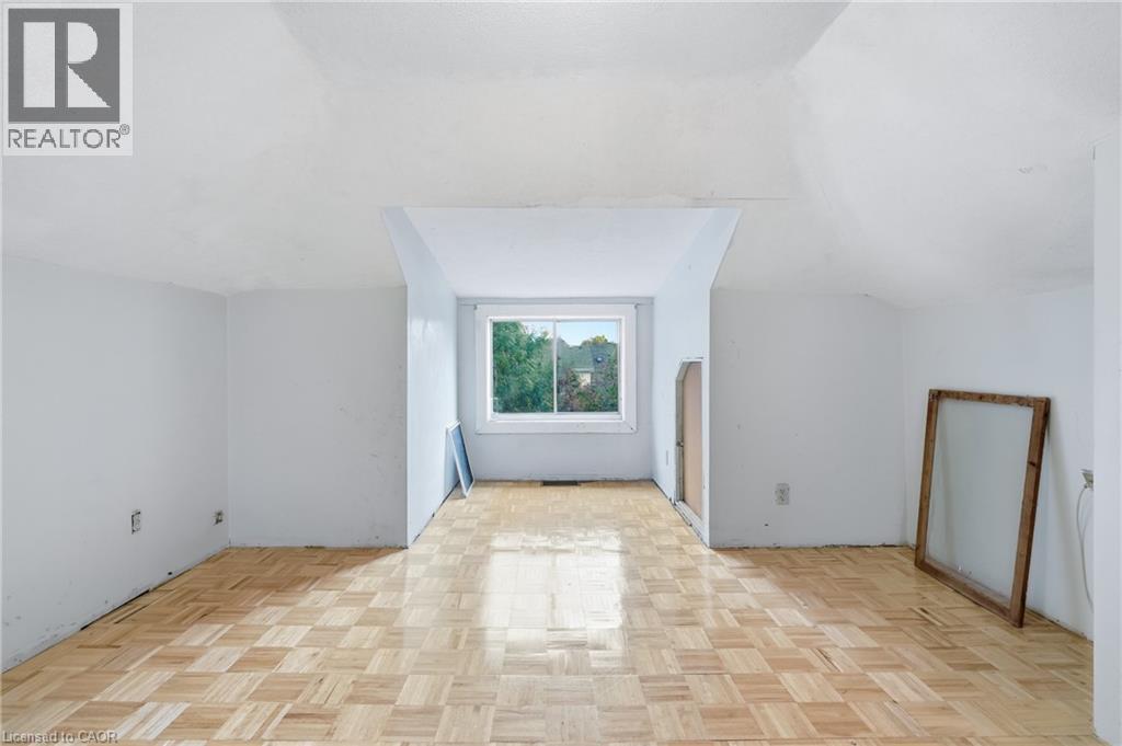 58 Connaught Avenue South — photo 34
