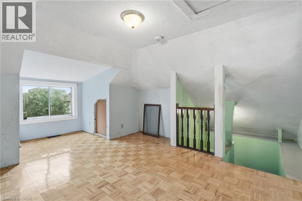 58 Connaught Avenue South — photo 36