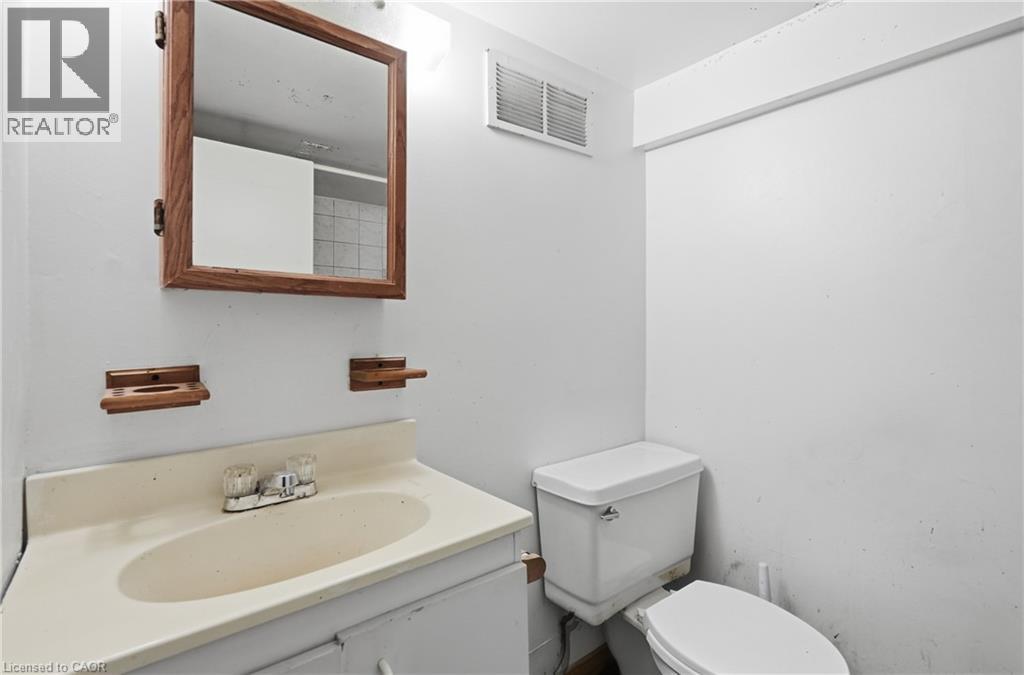 58 CONNAUGHT Avenue S - 39