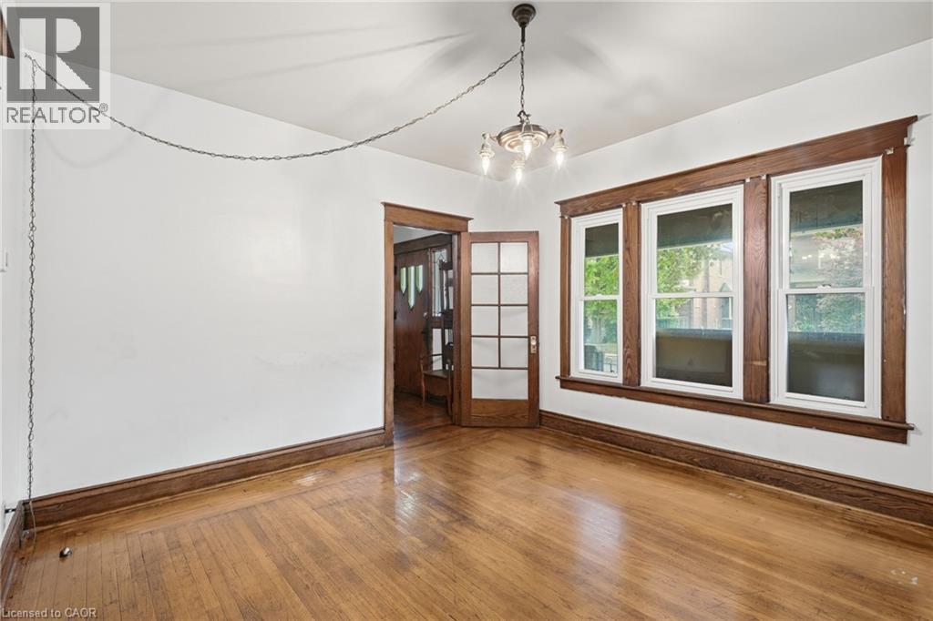 58 CONNAUGHT Avenue S, Hamilton — photo 8