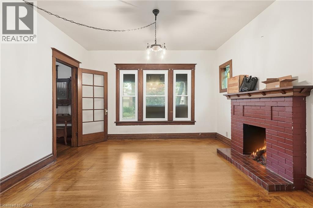 58 CONNAUGHT Avenue S - 9