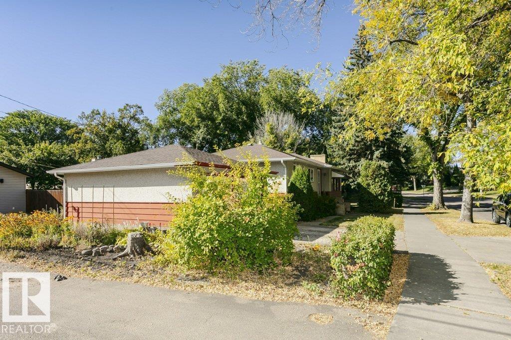 9555 81 ST NW, Edmonton 4