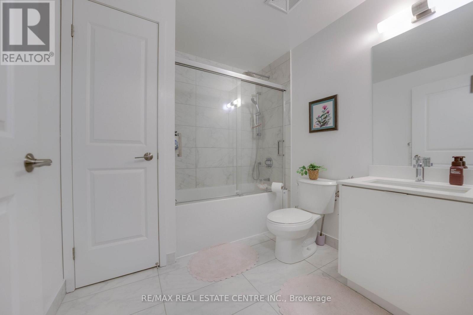 202 Burnhamthorpe Road East — photo 15