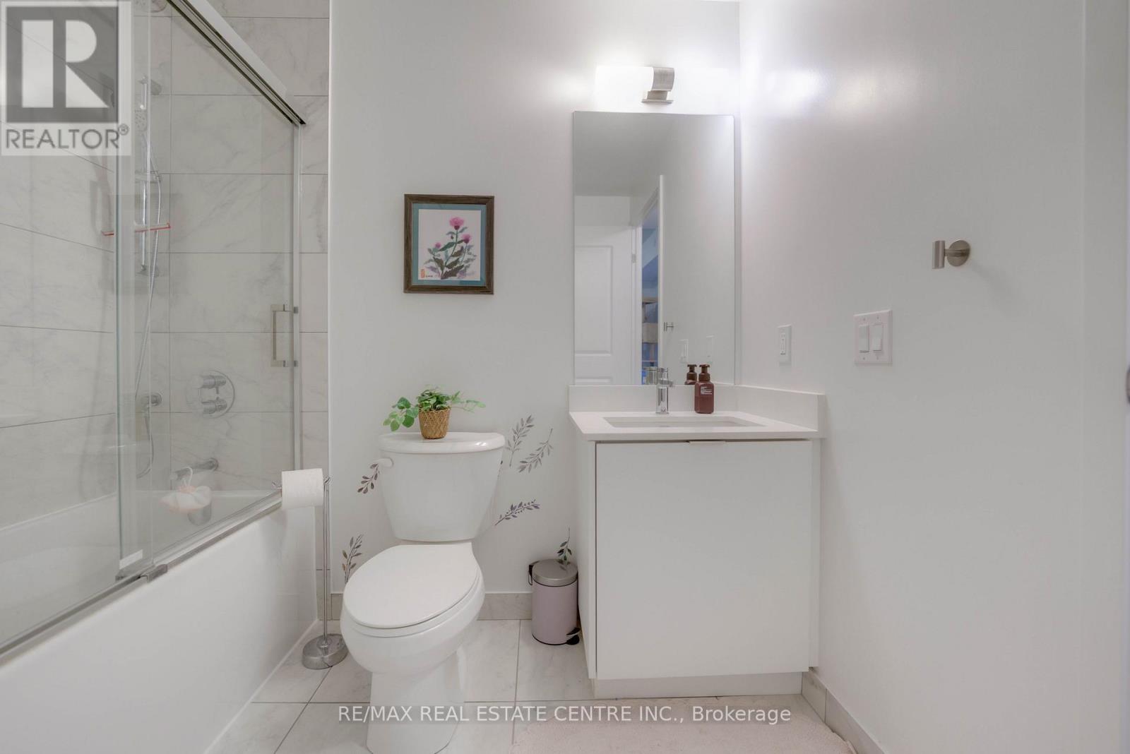 202 Burnhamthorpe Road East — photo 16