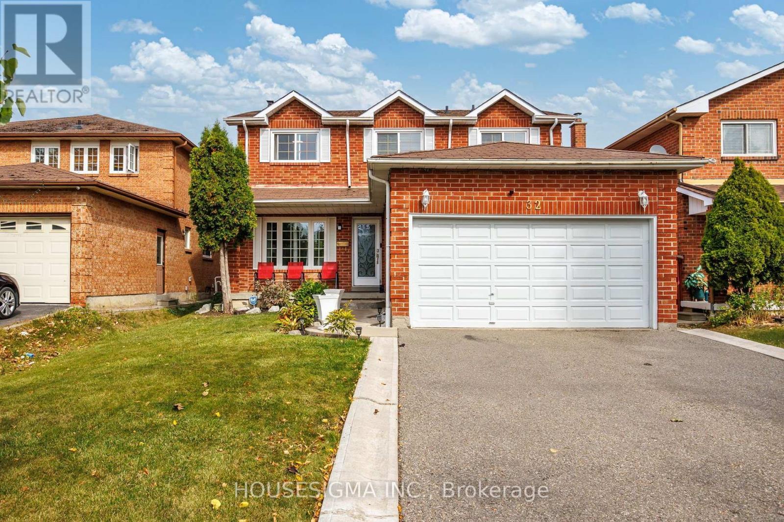 32 Ballycastle Crescent, Brampton, ON photo 2