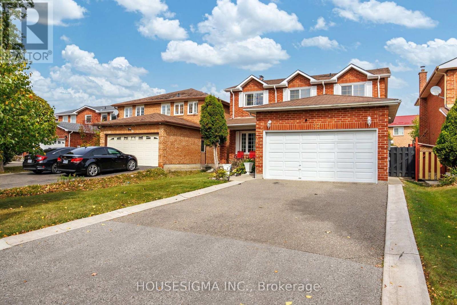 32 Ballycastle Crescent, Brampton, ON photo 3