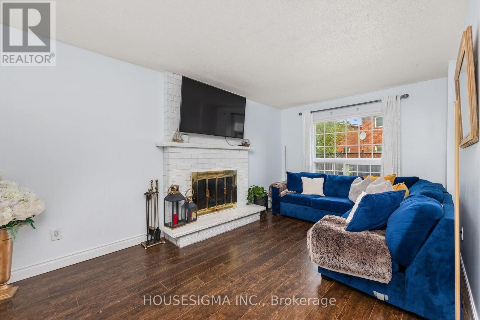 32 Ballycastle Crescent, Brampton, ON photo 8