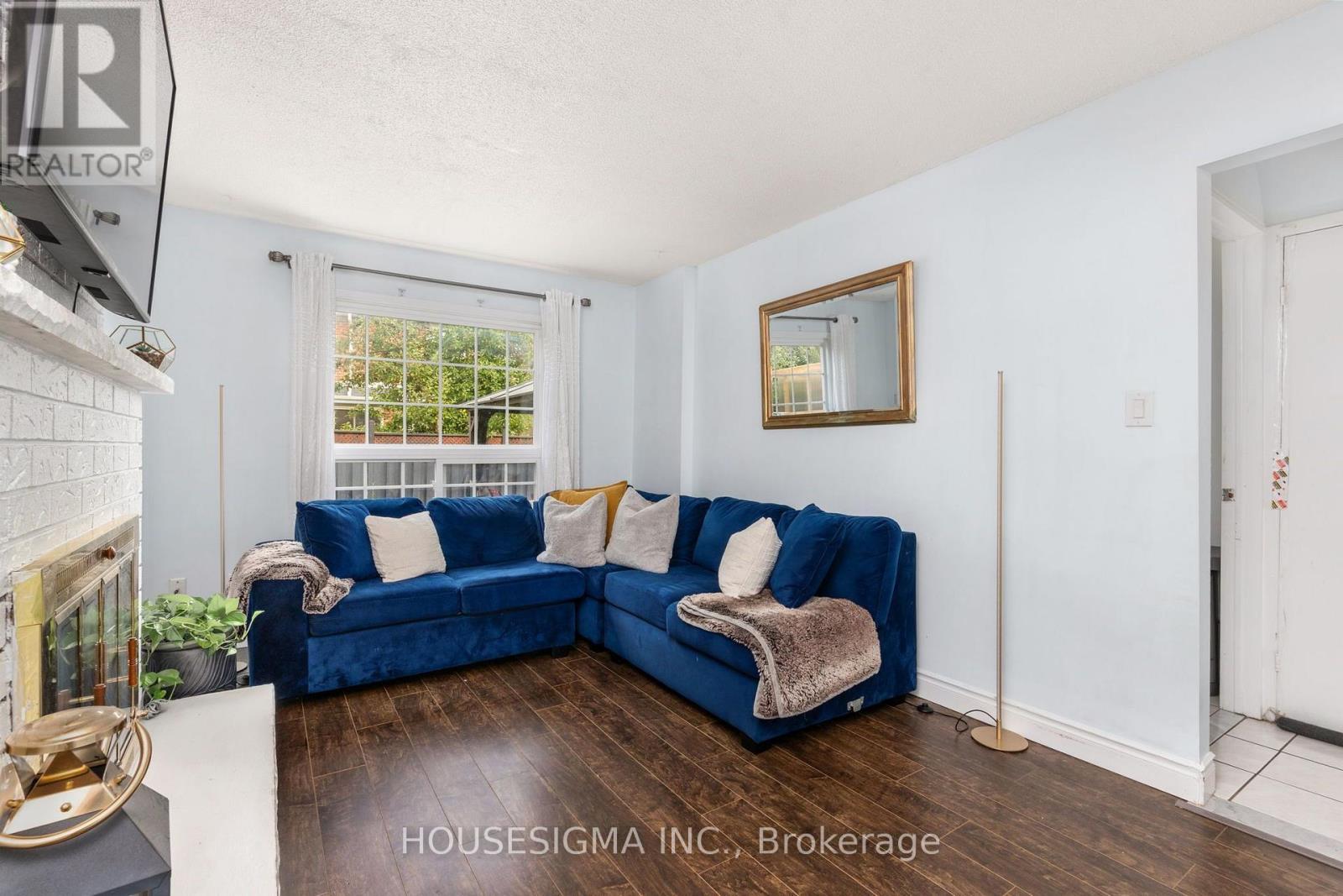 32 Ballycastle Crescent, Brampton, ON photo 9