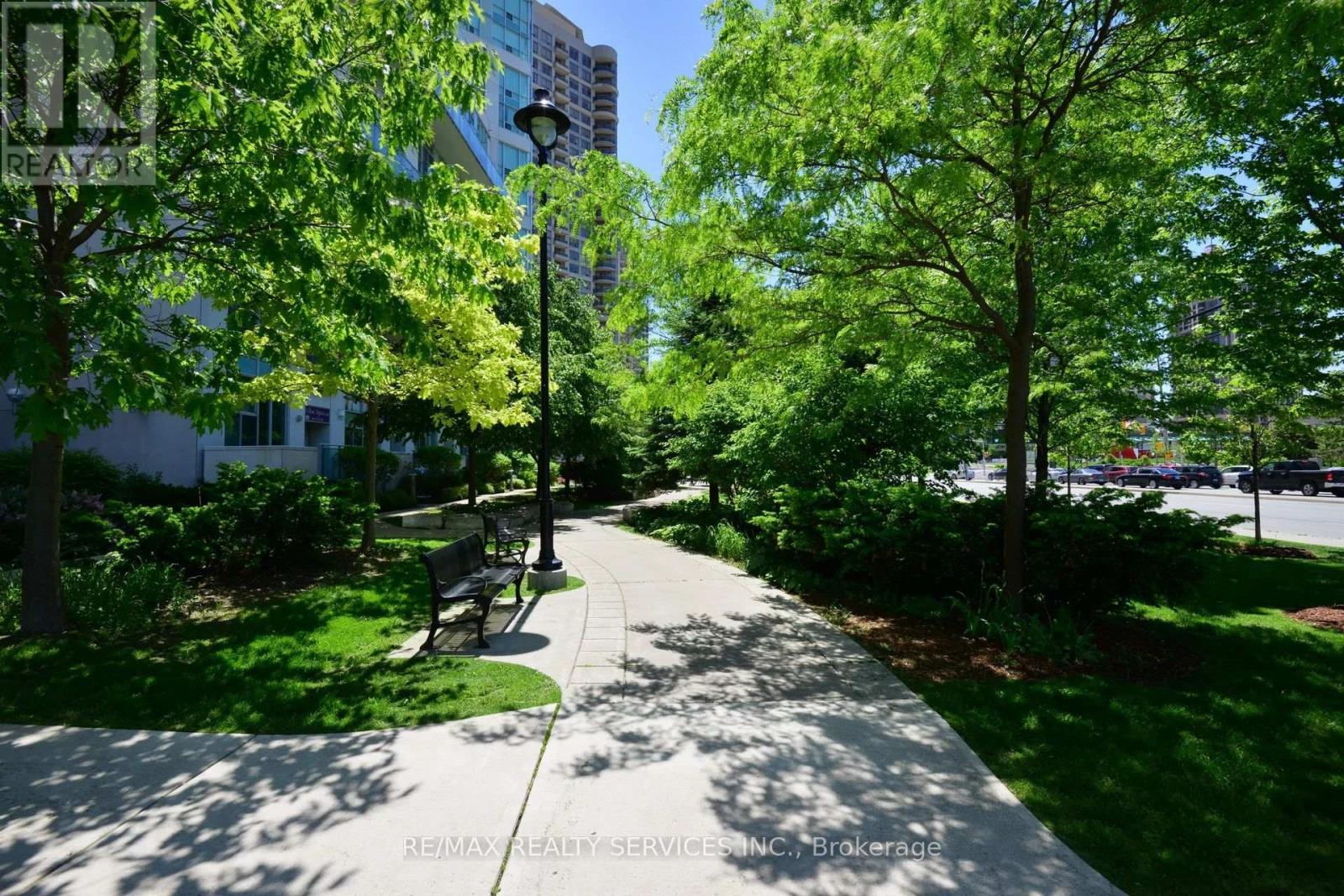 220 Burnhamthorpe Road West — photo 46