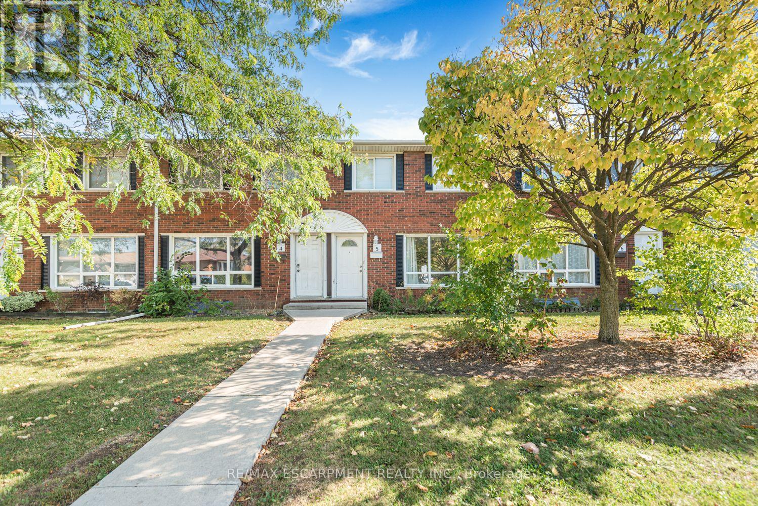 #5 2700 BARTON STREET E - 1