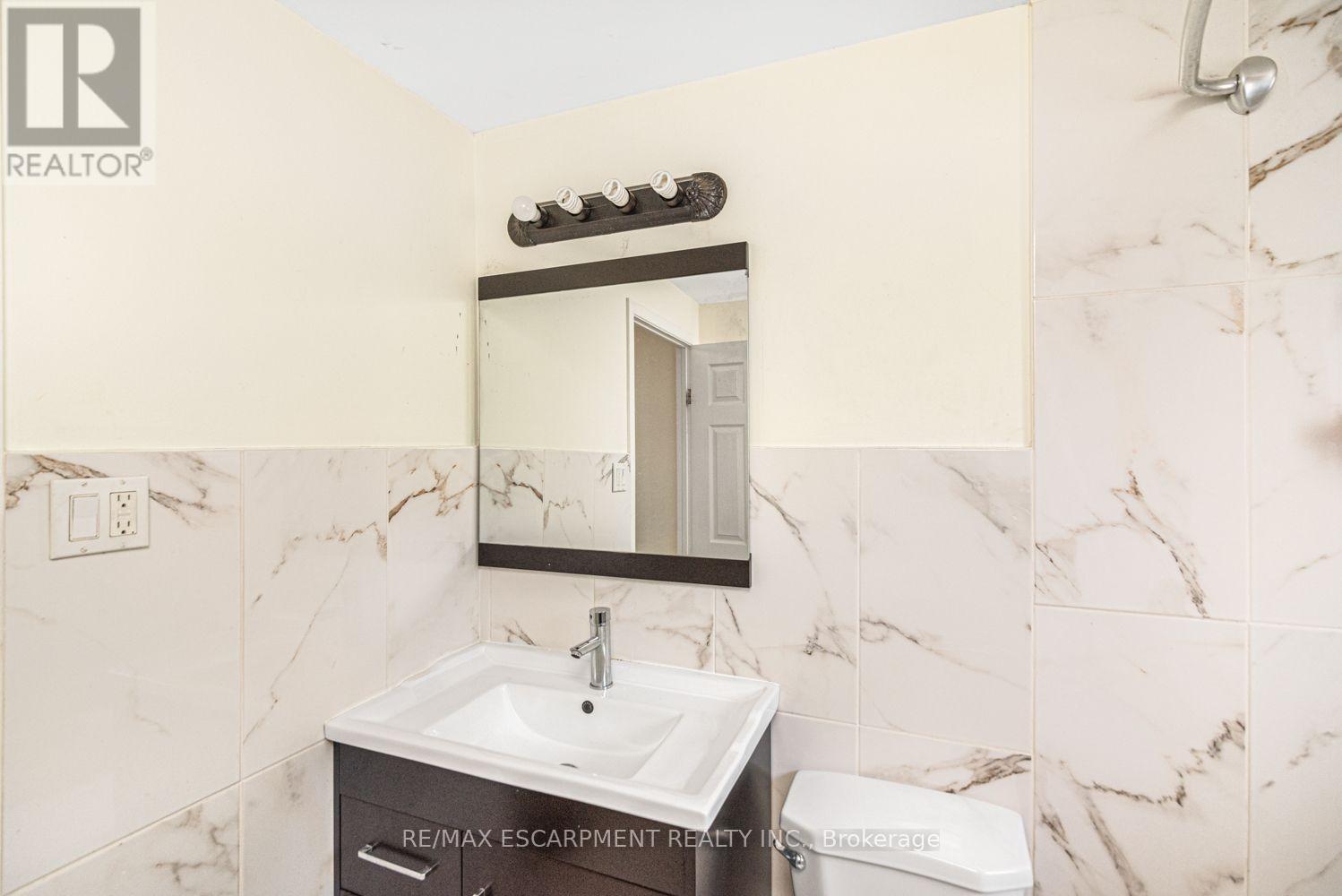 #5 2700 BARTON STREET E - 14