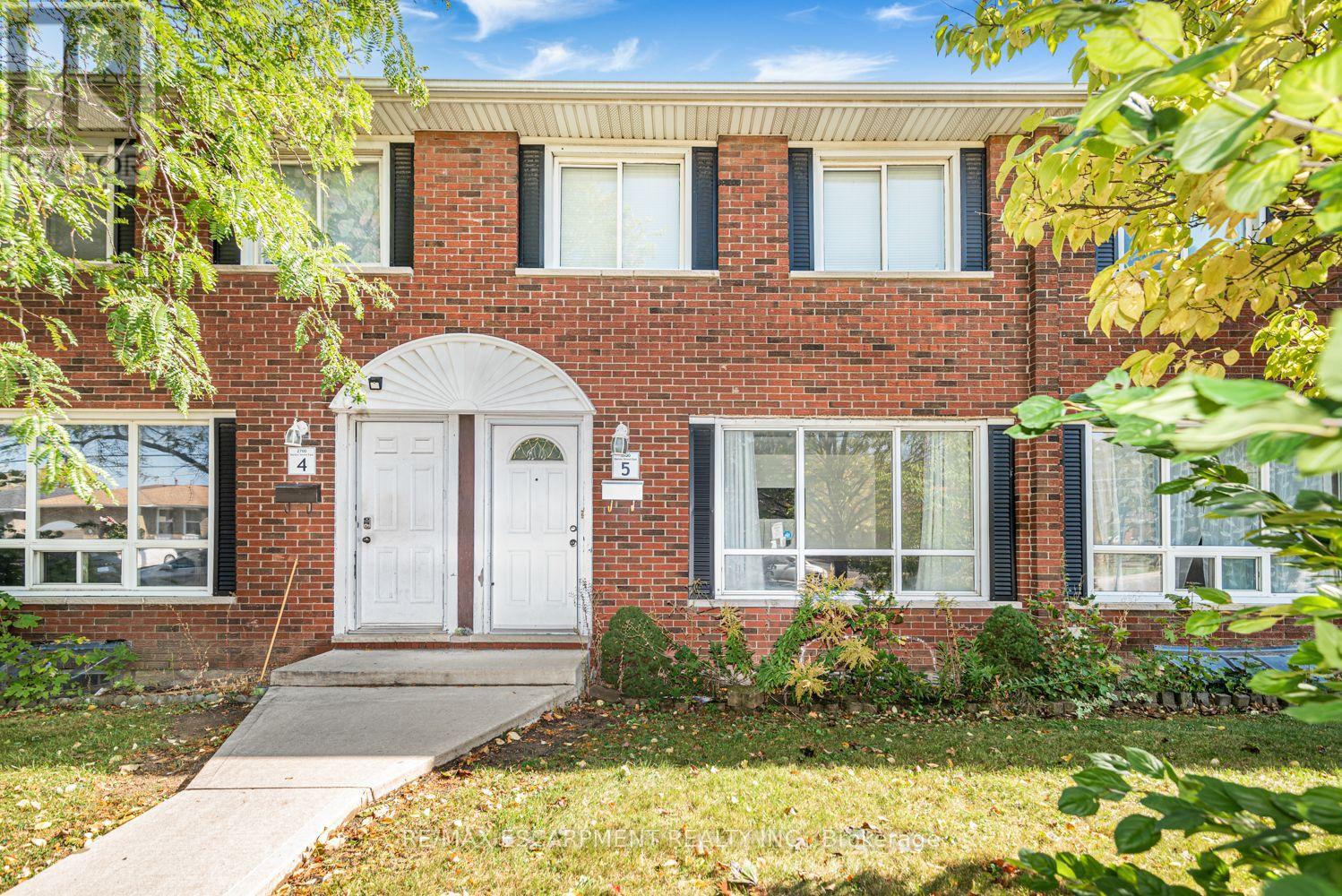 #5 2700 BARTON STREET E - 2