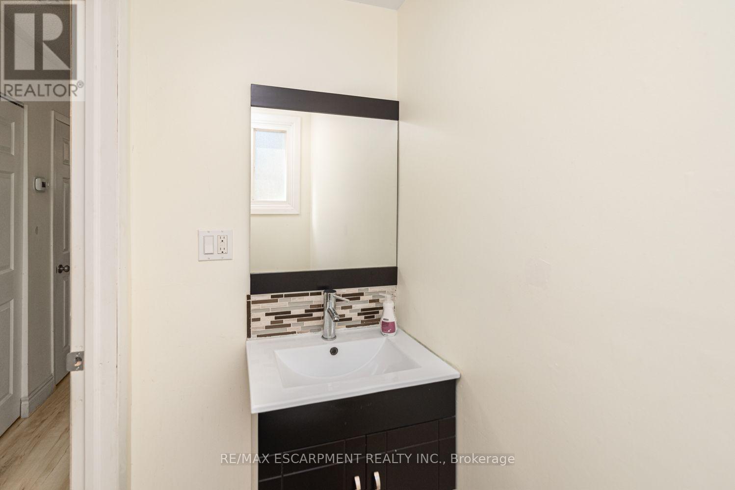 #5 2700 BARTON STREET E - 25