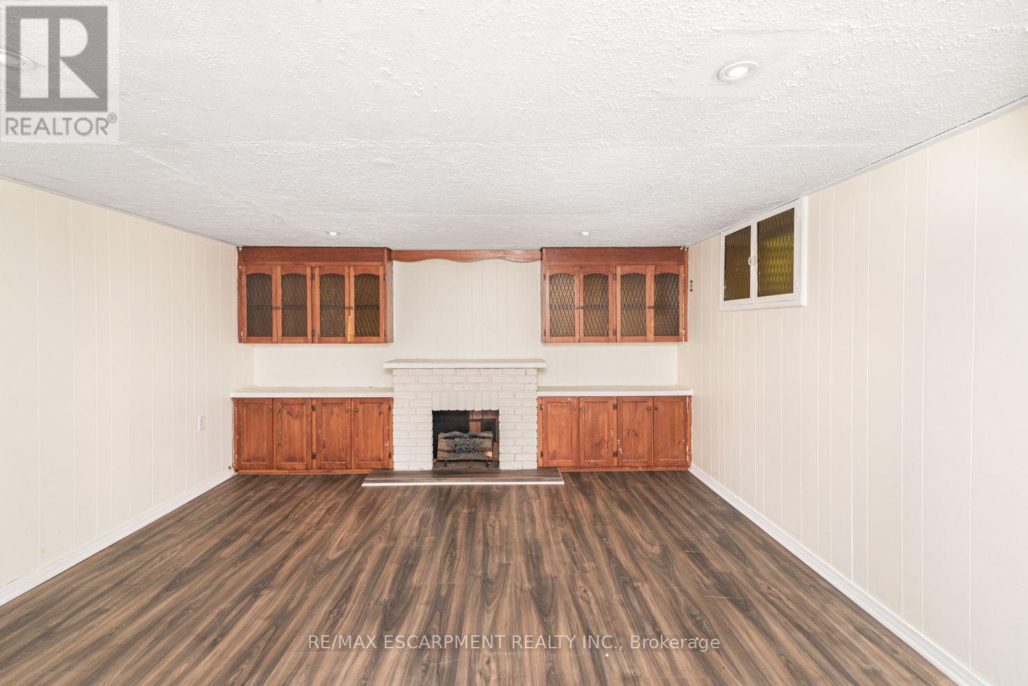 #5 2700 BARTON STREET E - 27